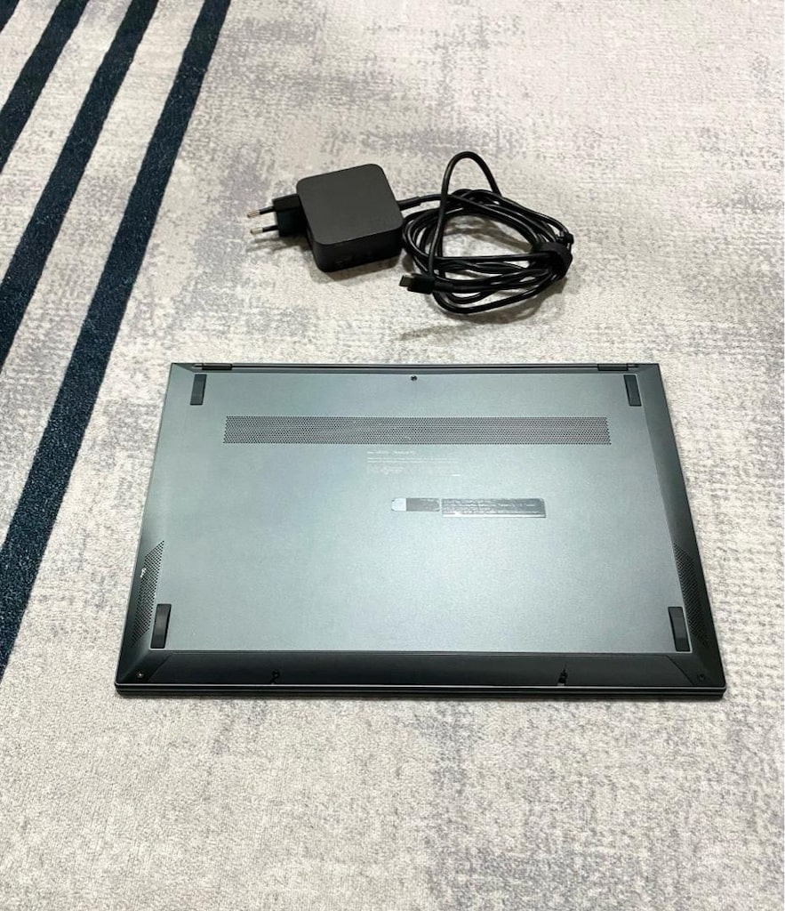 ASUS ZENBOOK - 8