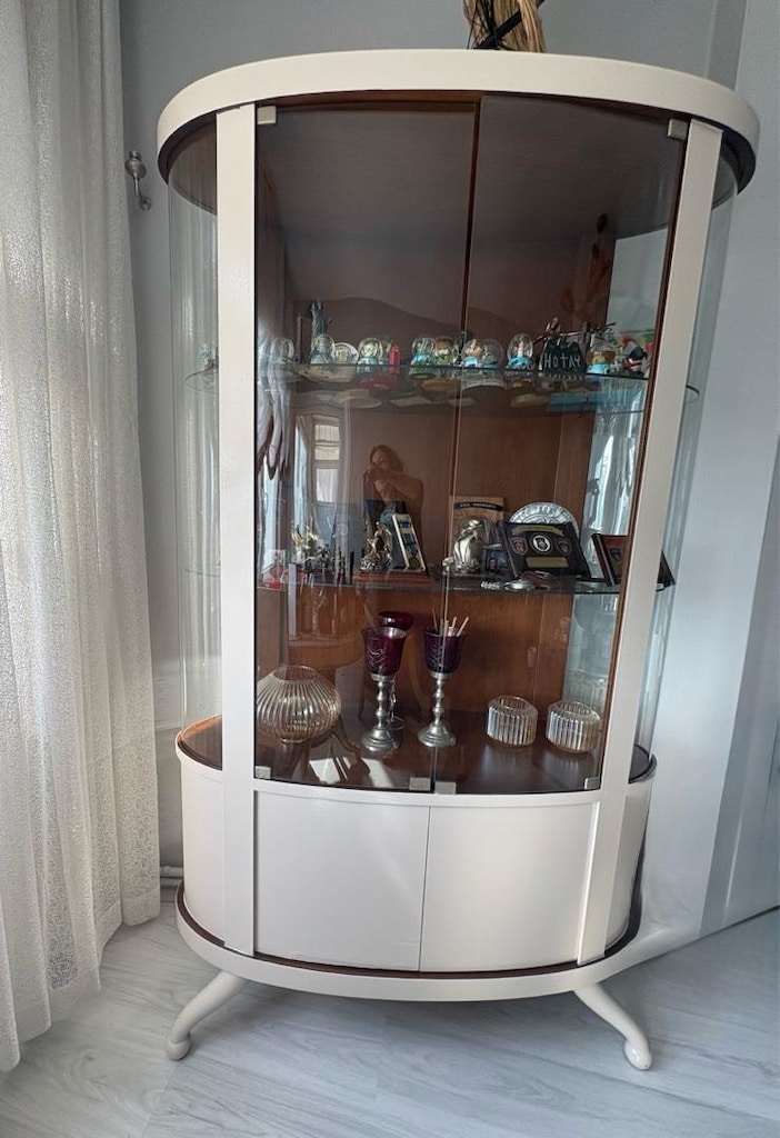 oval camlı ağaç vitrin - 11