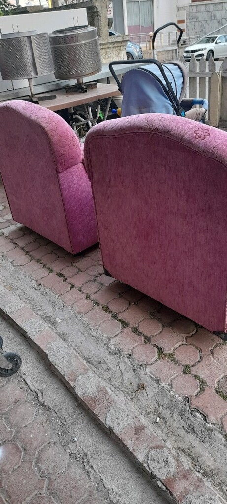 Satılık iki adet tekli koltuk ve üçlü yataklı takım - 4