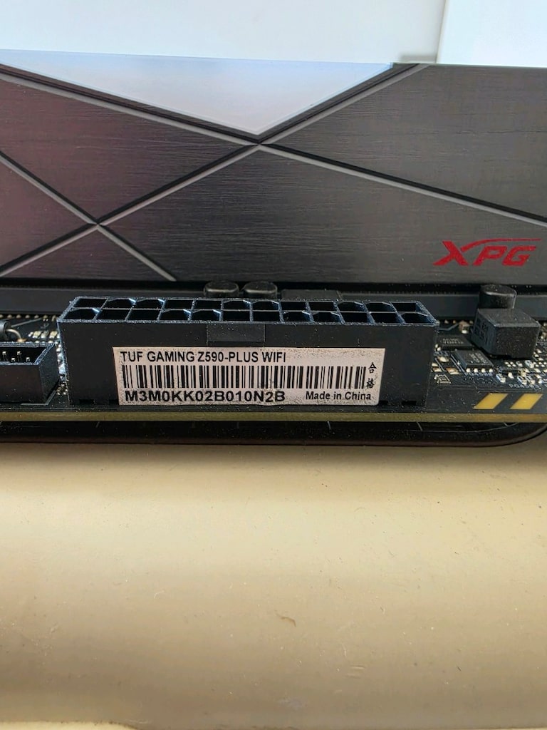 asus tuf z590 + 4x8 32 gb ram - 4