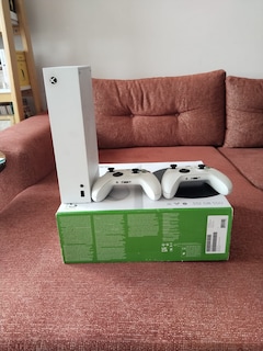 Temiz Xbox Series S 512 GB SSD -Çift kollu /Kutulu Eksiksiz set