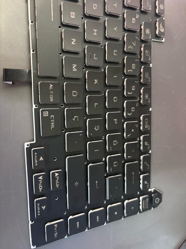Asus Rog Strix G513 Klavye Çıkma - 4