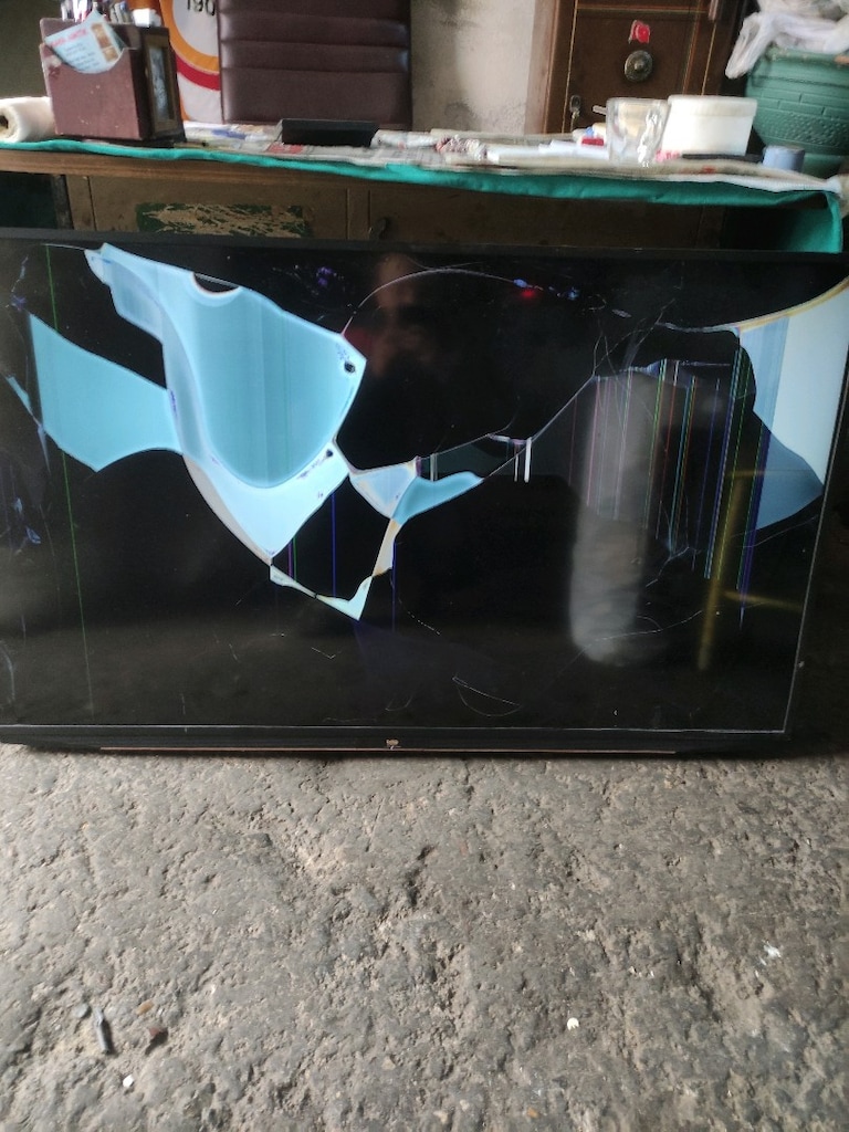 BEKO 50 İNÇ SMART LED TV EKRANI KIRIK!!!! - 9
