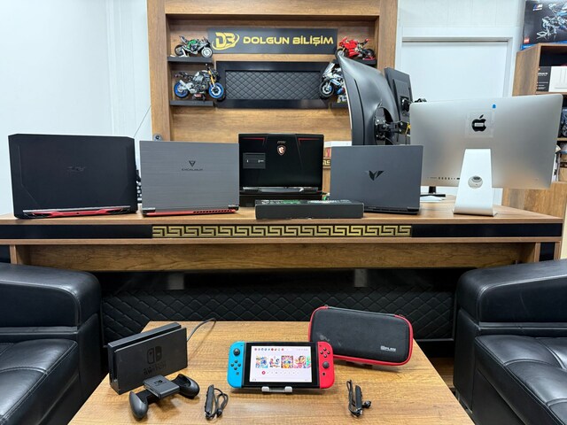Nintendo Switch 32GB 2 Oyunlu El Oyun Konsolu