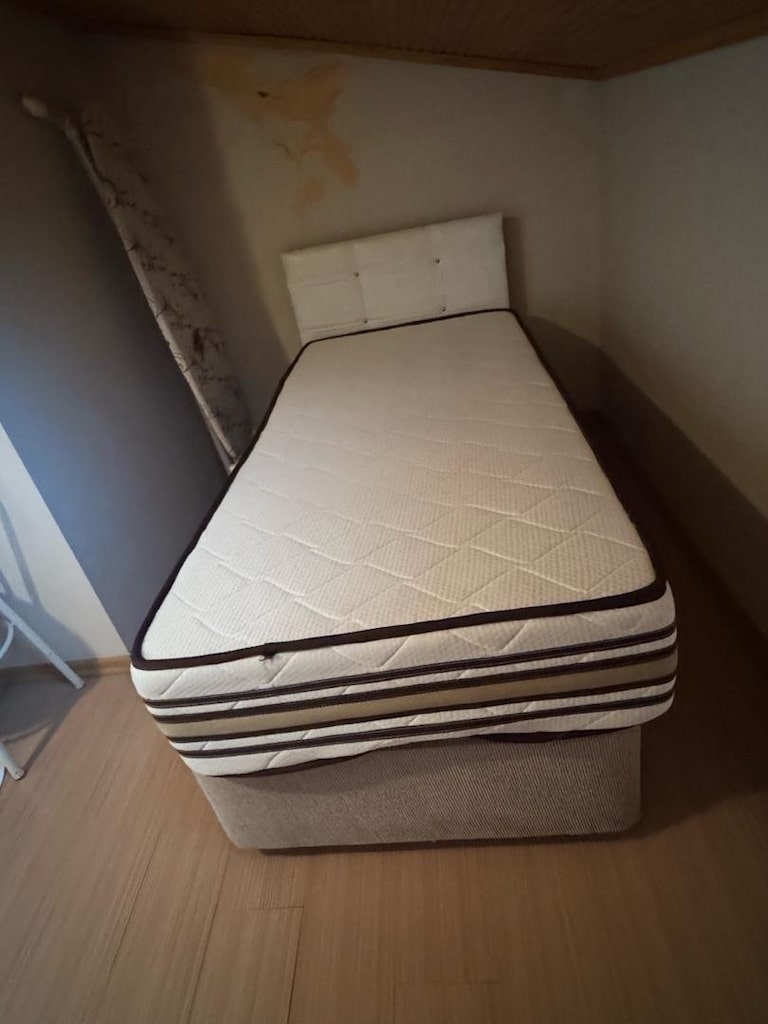 Acil satılık tek kişilik yatak ve baza - 2