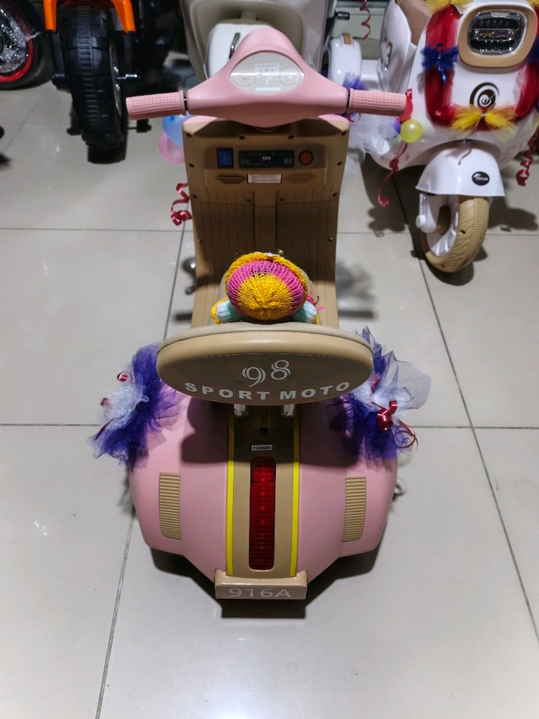 (KAMPANYA)12 VOLT 2-6 YAŞ VESPA KUMANDALI&MANUEL AKÜLÜ ARABA SCOOTER - 4