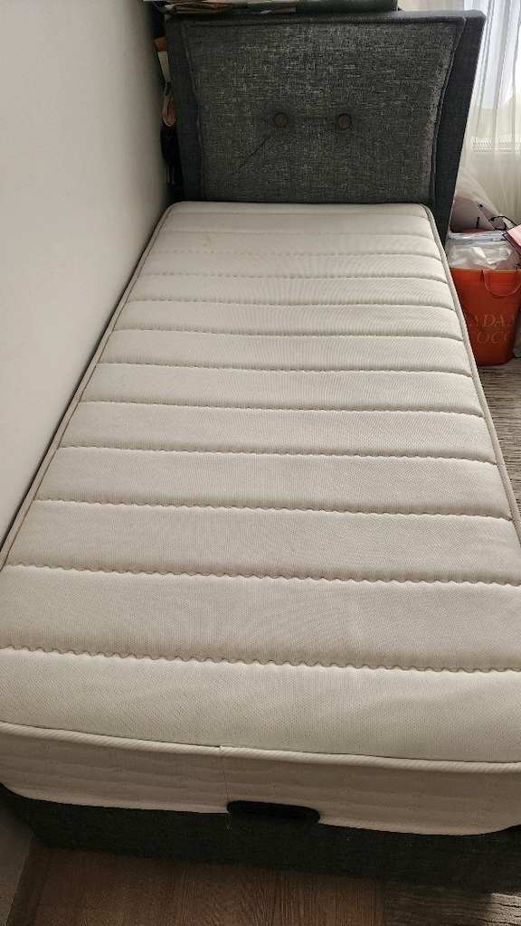 Tek Kişilik Yatak + Baza + Başlık Takımı Satılık - 6