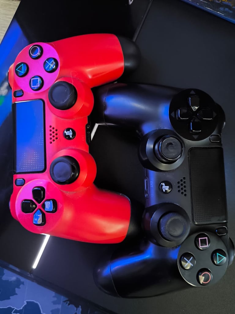 PS4 1TB + 2 Kol + Şarj İstasyonu + Horizon Down Complete Edition - 2