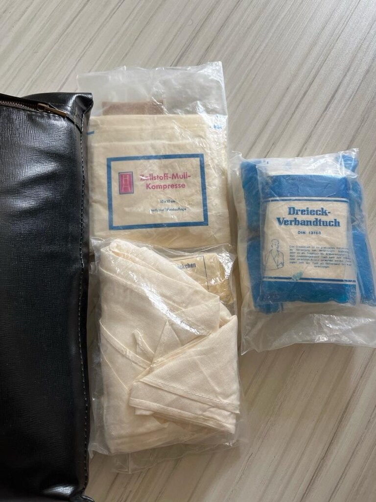 1970 li yıllardan araç ilkyardım çantası - 2