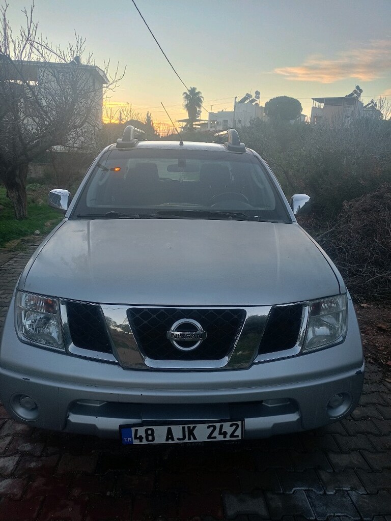 NiSSAN NAVARA D40 - 11