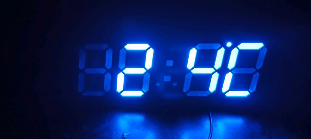 3D LED Dijital Masa ve Duvar Saati (Mavi Işıklı - Derece/Tarih/Alarm - 3
