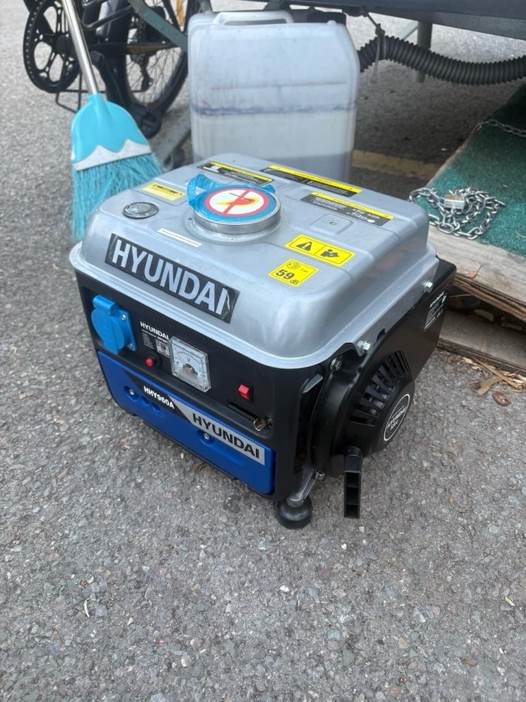 hyundai 1kw jeneratör sıfır gibi 2-3 defa çalistirildi