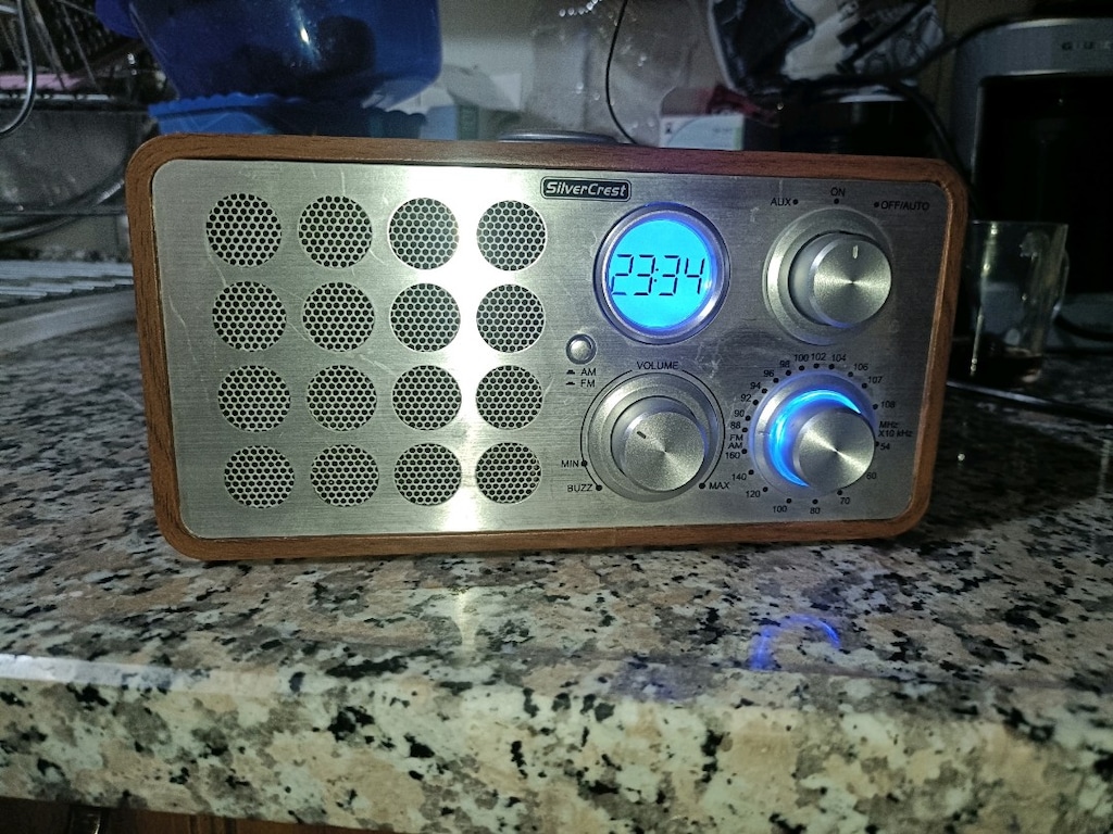 • Koleksiyonluk Ahşap Kasa Retro Dijital Saatli Radyo - Kusursuz Temiz - 3