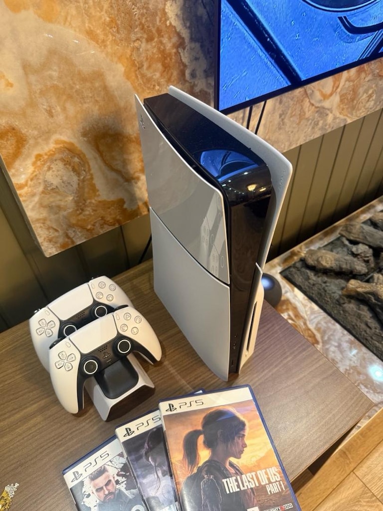 PLAYSTATION 5 + 2 KOL + 3 OYUN + ŞARJ ISTASYONU - 3