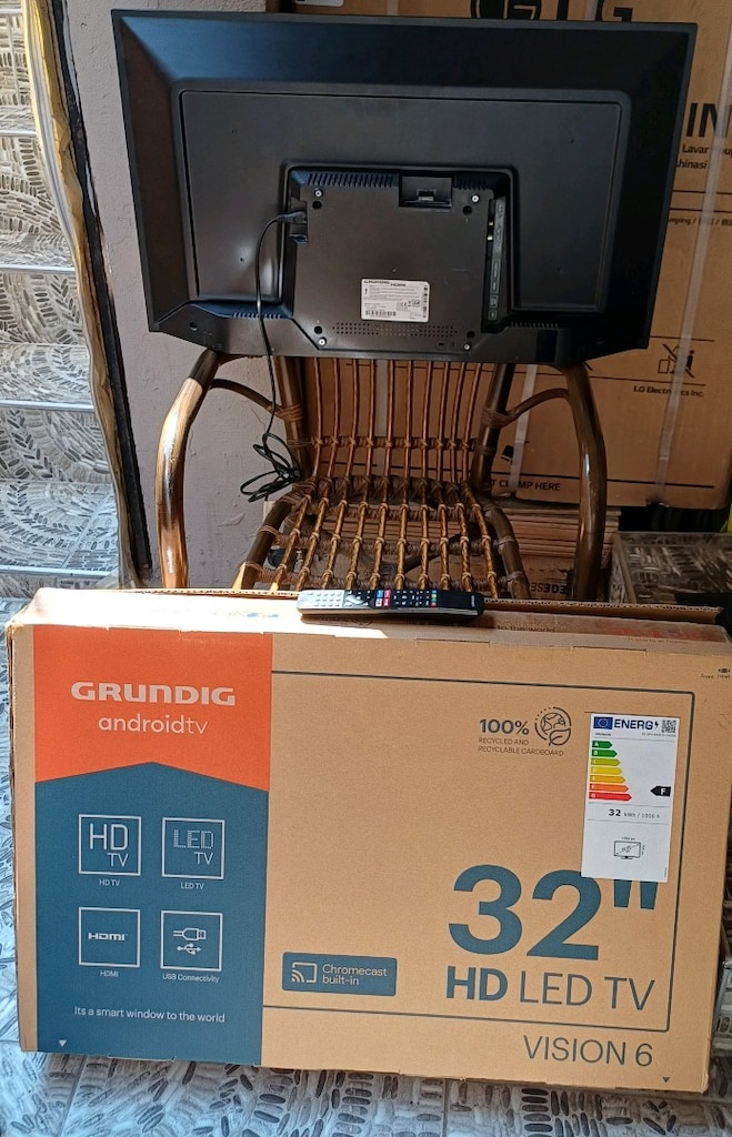 Grundig 32" Vision 6 HD LED TV (Android TV / Google TV) - 2