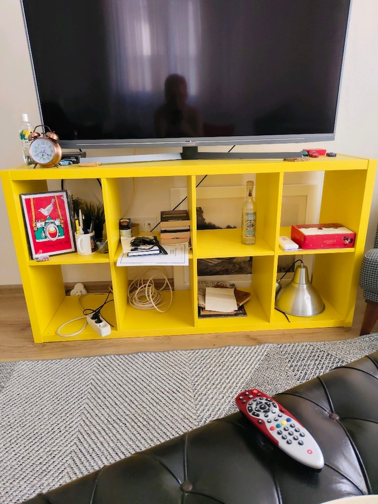 Ikea Sarı Kitaplık