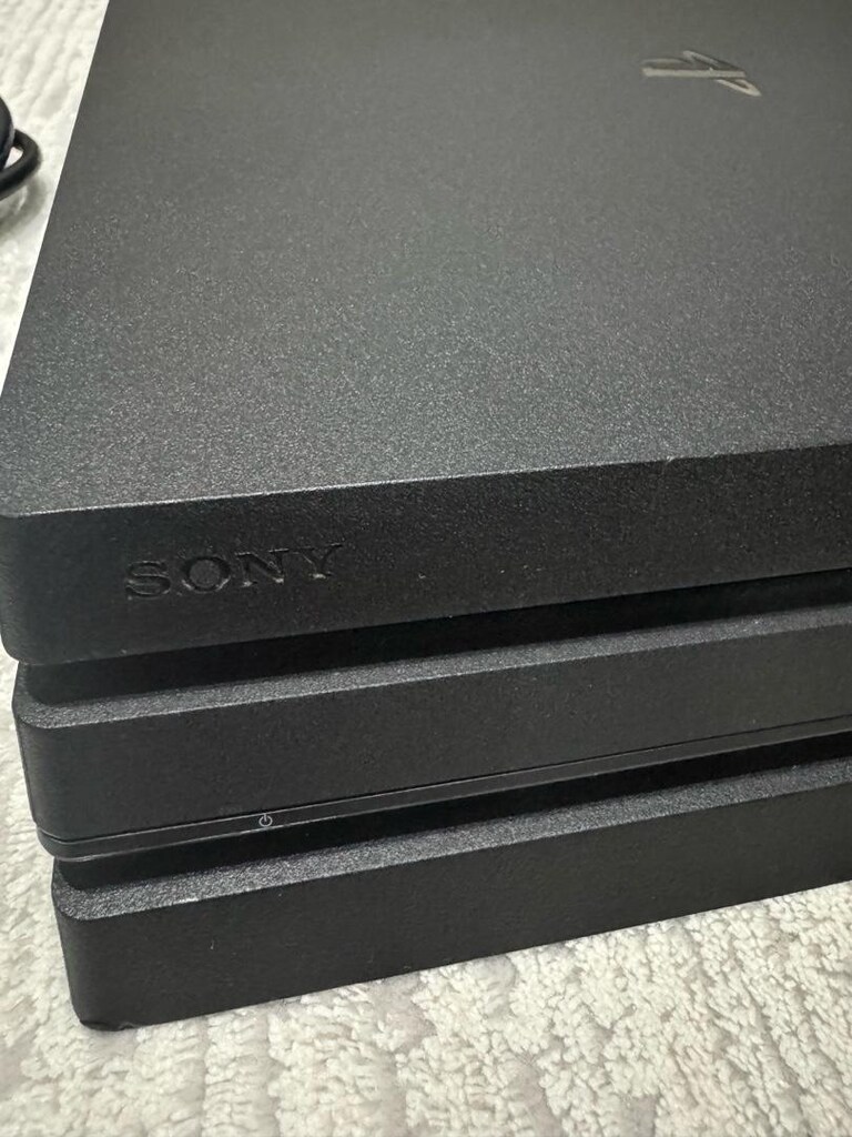PLAYSTATION 4 PRO 1 TB - 4
