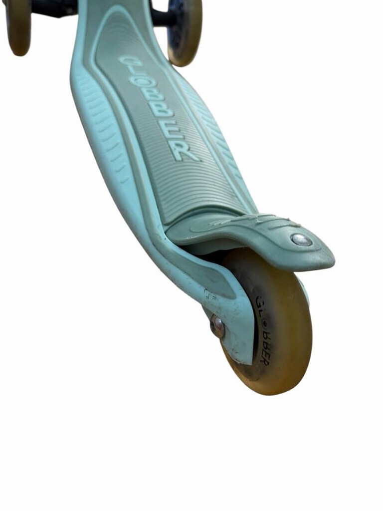 Globber Elite Deluxe 3 ışıklı yeşil scooter - 5