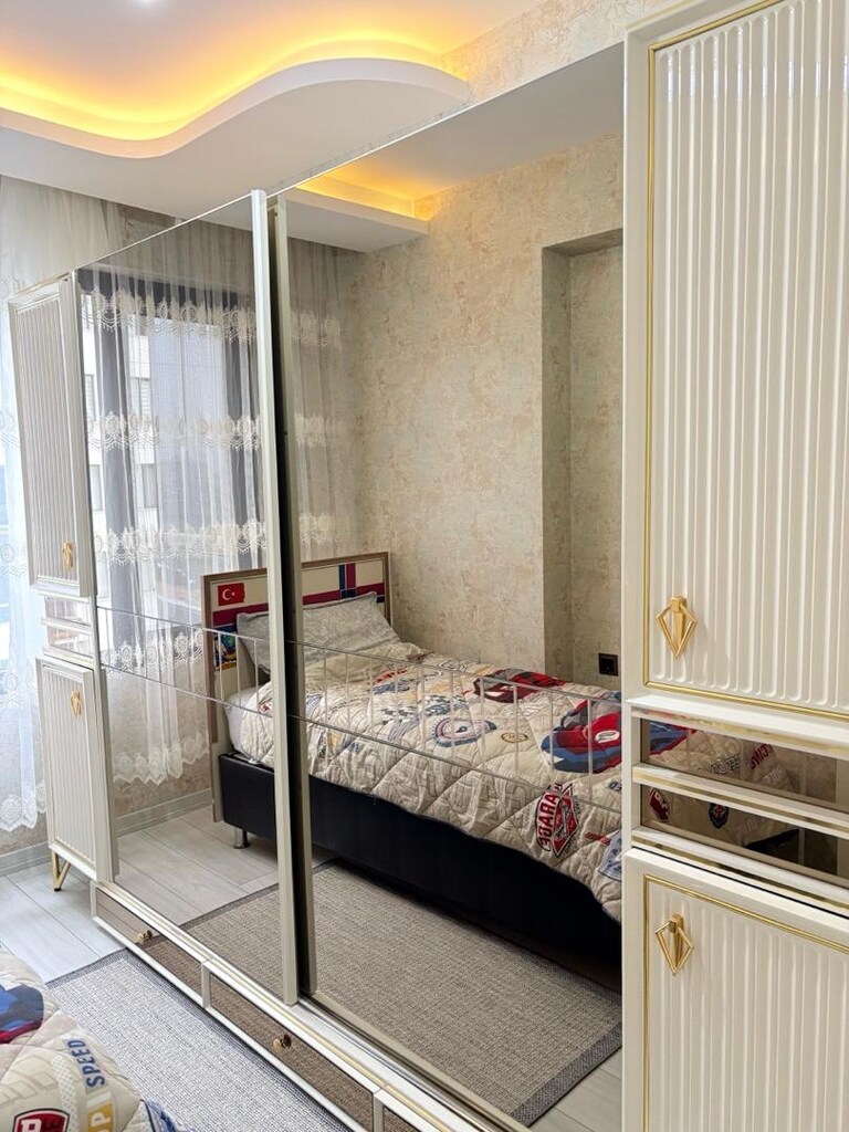 kullanışlı yatak odası dolabı ve makyaj masası - 3