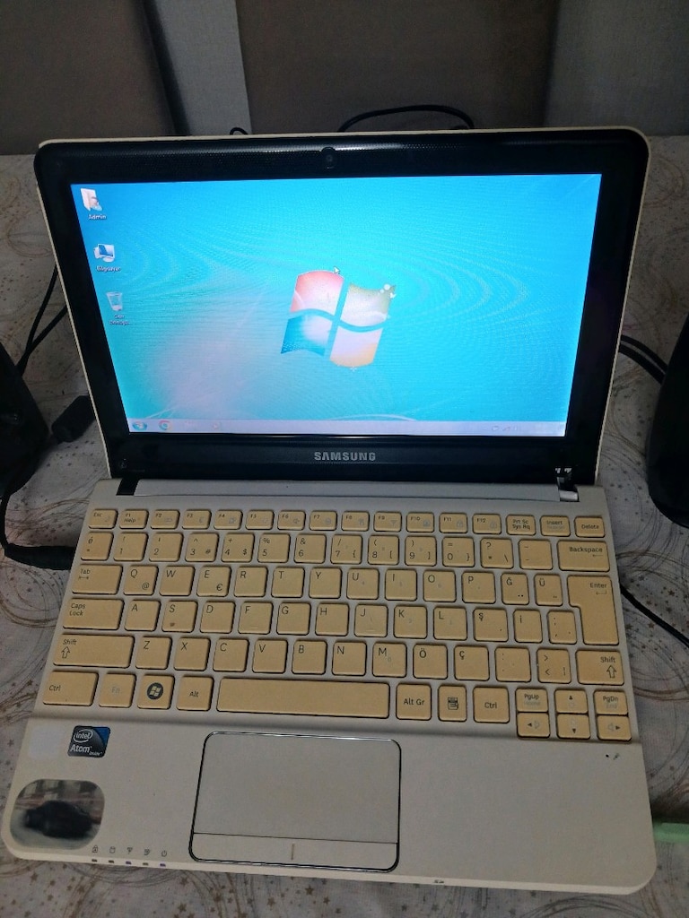 Samsung NC110 Notebook (minibook) - 11