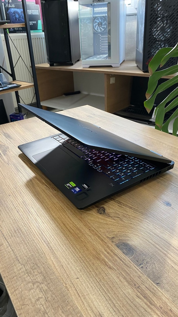 ULTRA 7 2H | RTX 5070 |HP OMEN 16 - KUSURSUZ - 16 AY GARANTİ - 8