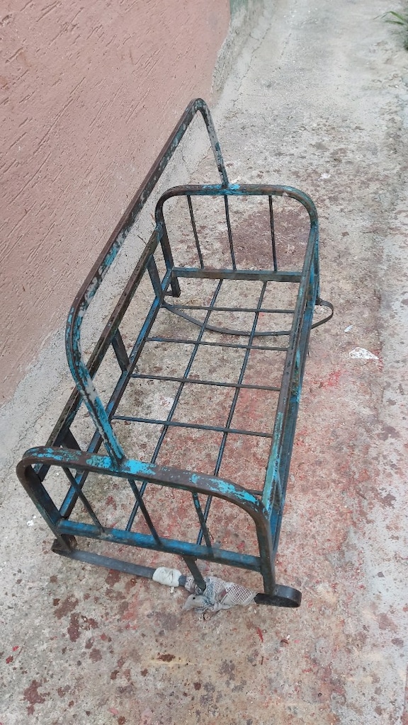 Dekoratif ferforje metal beşik