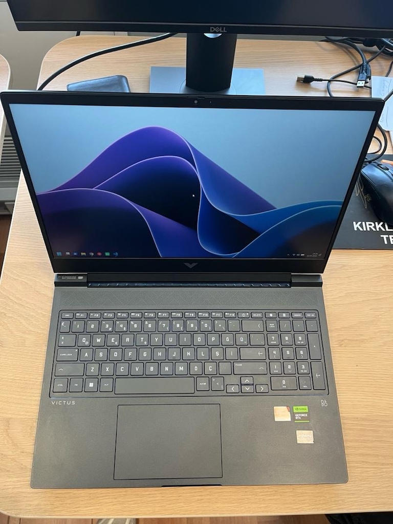 Hp Victus 16 Ryzen 5 7640HS 16GB Ram 512 gb SSD RTX4050 - 5