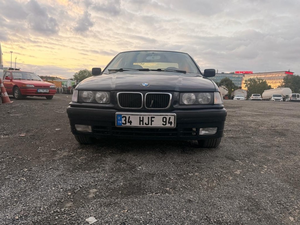 BMW 318 is 1994 model - 5