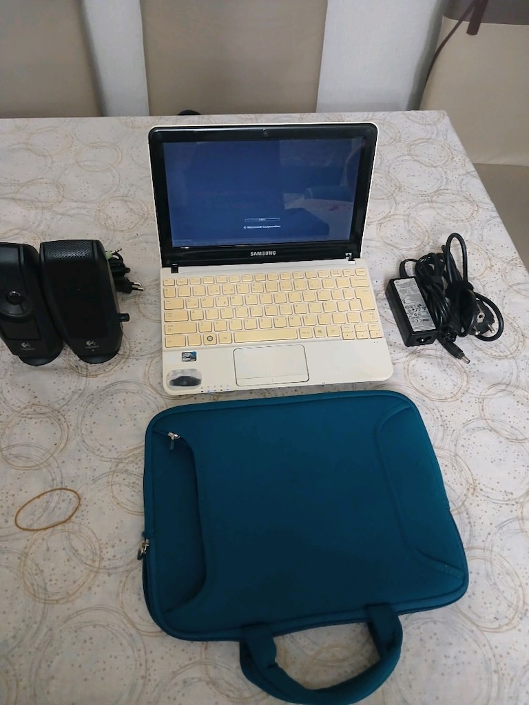 Samsung NC110 Notebook (minibook) - 8