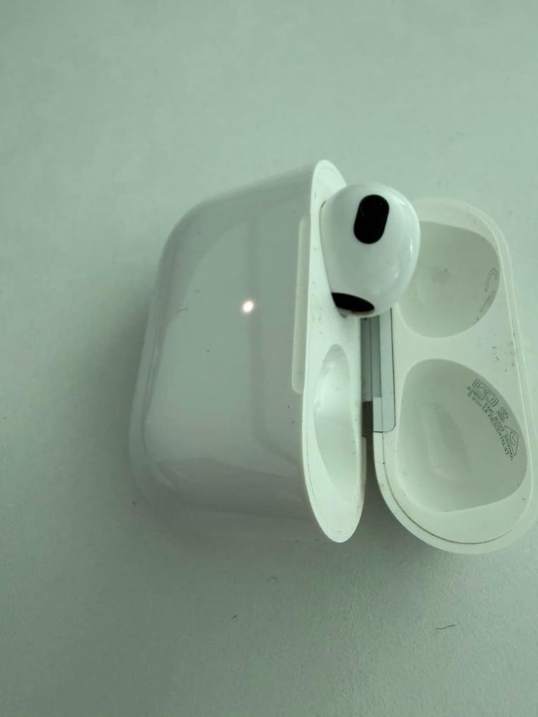 Apple AirPods (3. nesil) ve Lightning Şarj Kutusu - 7