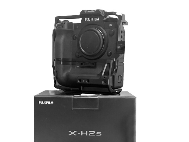 XH2S BODY + BATTERY GRIP + CAGE GARANTİLİ X-H2S