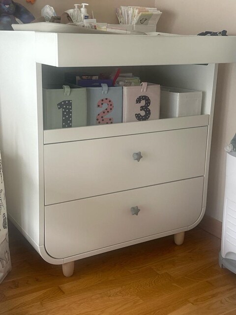 ikea Myllra alt değiştirme masası ve şifonyer