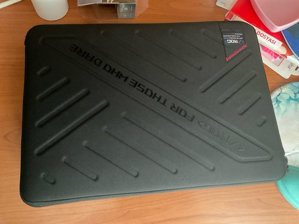 ASUS ROG ZEPYHRUS 16 RTX5080 - 7