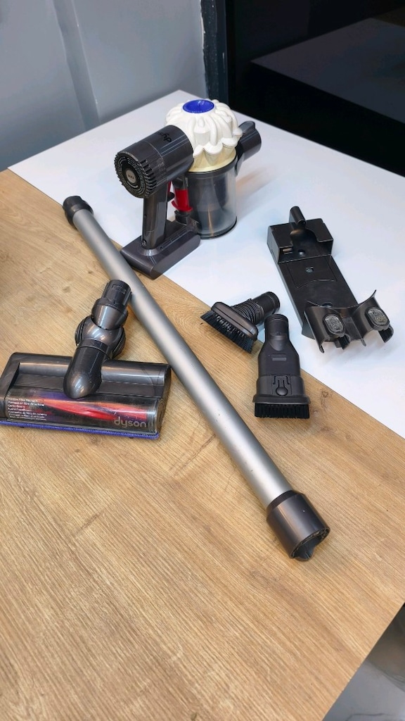 Dyson V6 Plus Şarjlı Süpürge Açıklamayı Okuyunuz - 4