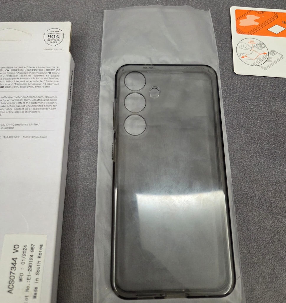 Spigen Samsung Galaxy S24 Kılıf Liquid Crystal Clear - 3