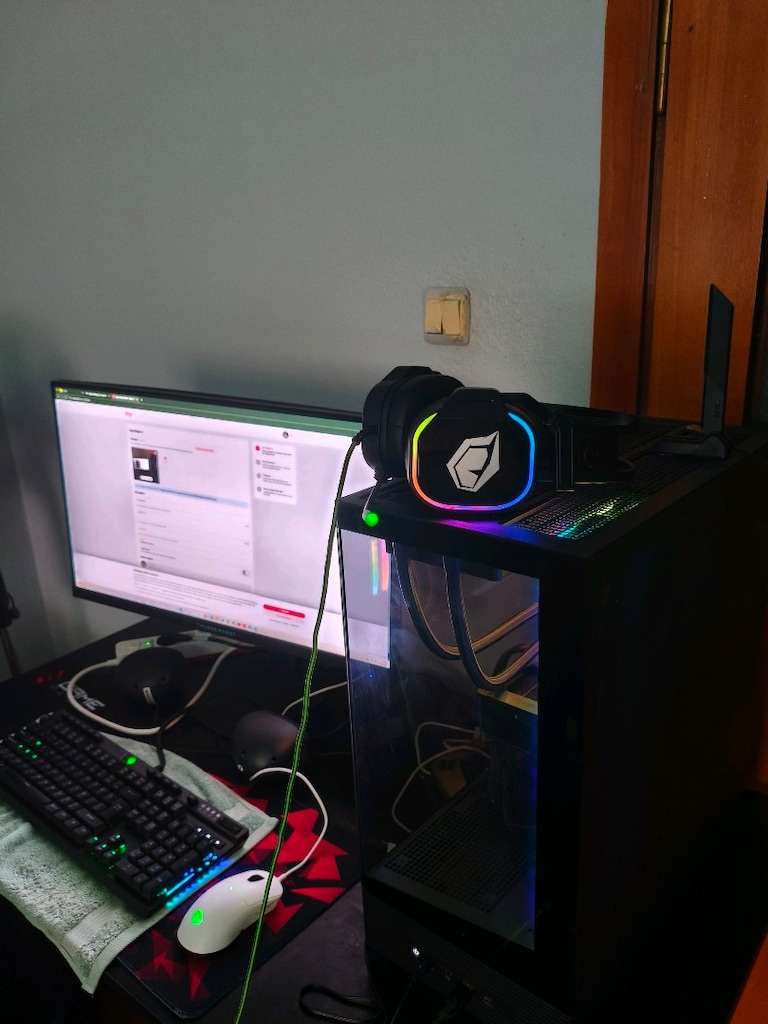 EFSANE FULL SETUP! RTX 5070 + R7 7800X3D / Masa, Koltuk, Aksesuarlar - 3
