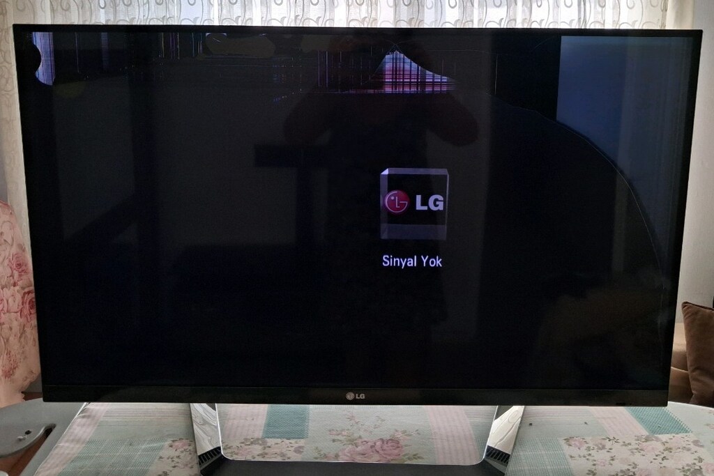Arızalı LG 42LM760S.(sağlam Kumanda,3D Gözlük,askı) - 9