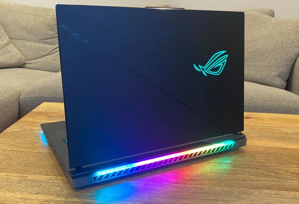 Asus ROG Strix Scar 18 G834JYR / RTX 4090 / 32GB RAM / 2TB SSD - 2