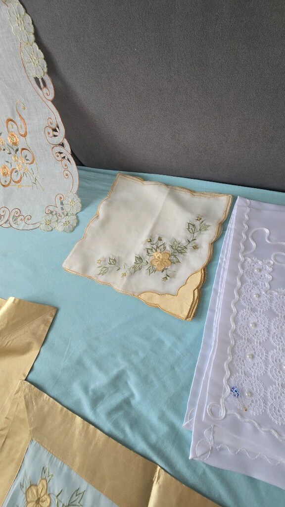 ceyizlik gold rengi masa sehpa ortuleri(20 parca)(sifir) - 2