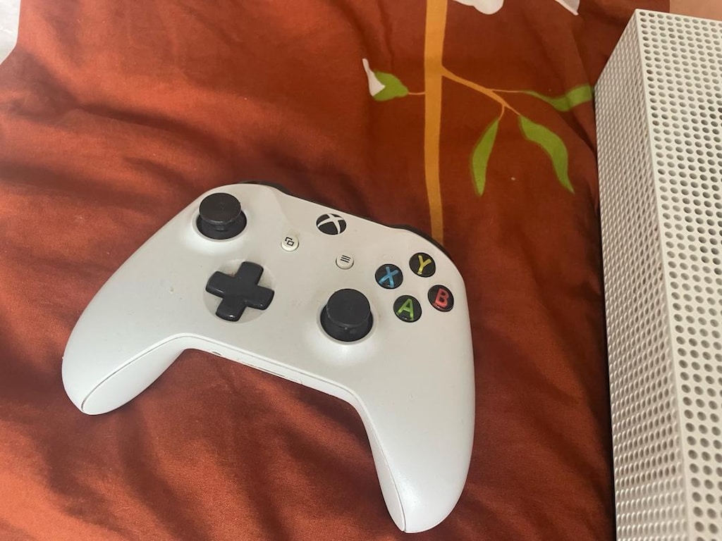 XBox One S - 5