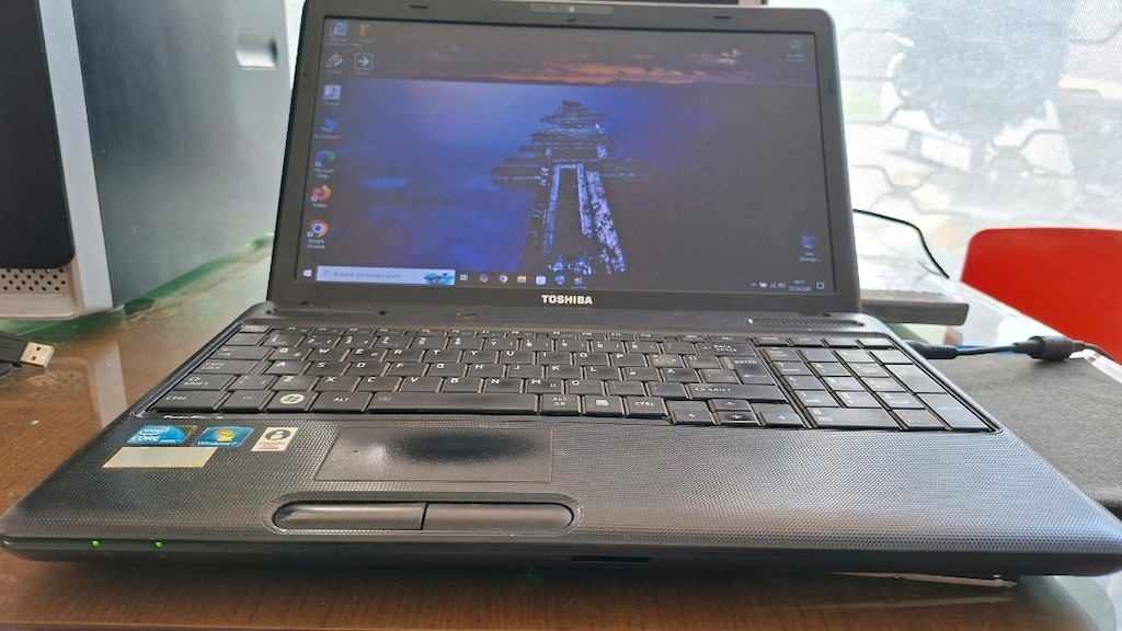Toshiba i3 CPU - 4Gb Ram - 320Gb Hdd Dizüstü Bilgisayar - 7