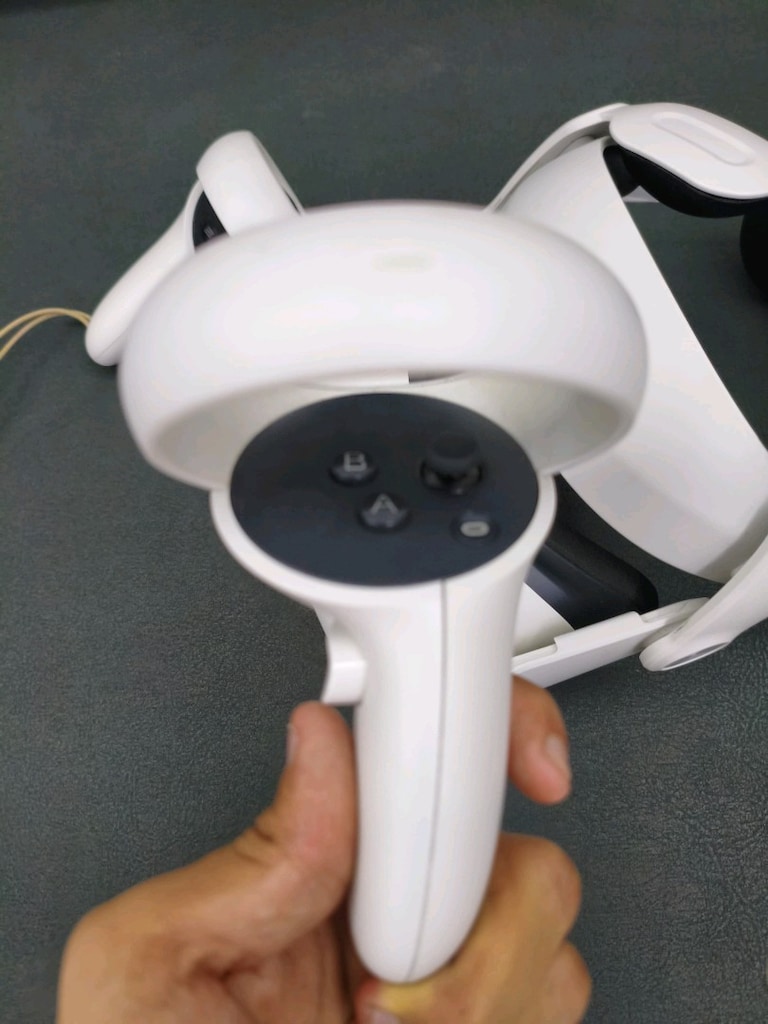 Meta Quest 2 VR - 9