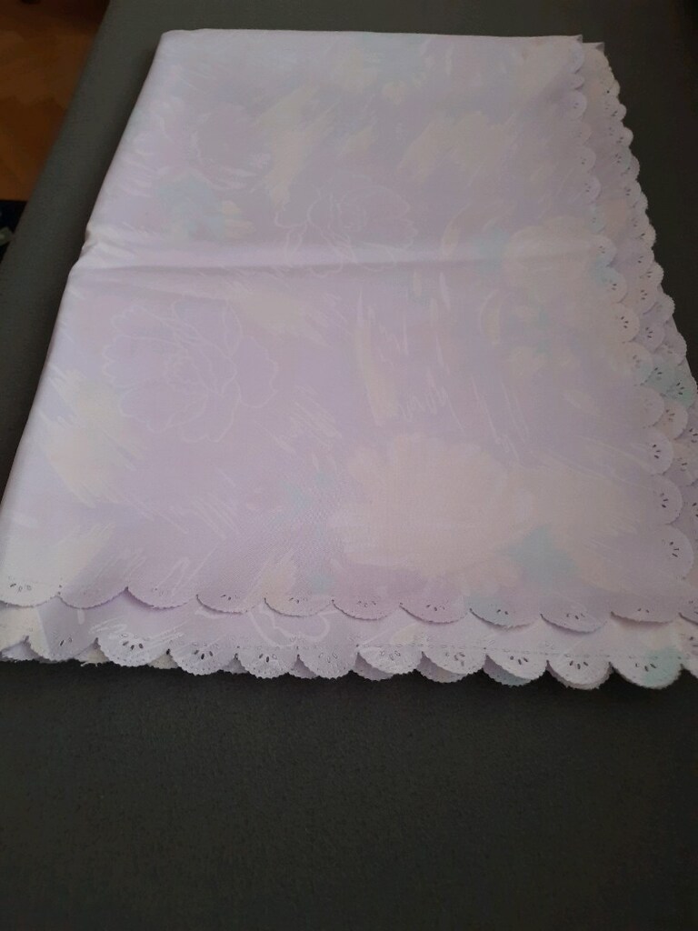 AKÇAY:AZ KULLANILMIŞ DİKDÖRTGEN DERTSİZ MASA ÖRTÜSÜ.EBAT:200*140 CM - 2