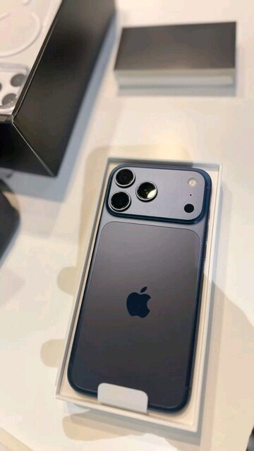 İPHONE 17 PRO LACİVERT RENK