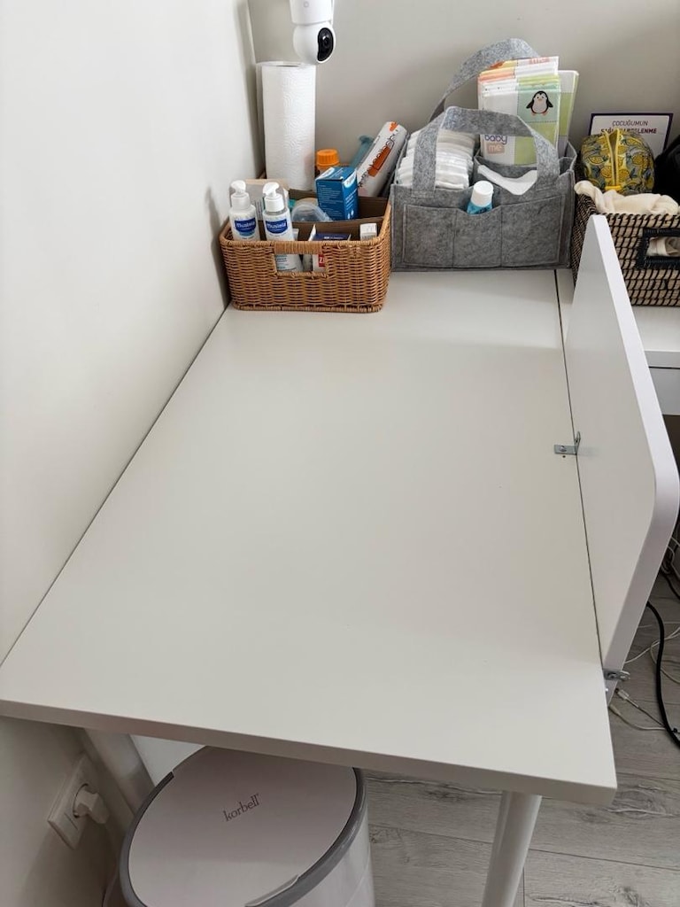 IKEA LAGKAPTEN / ADILS Beyaz Çalışma Masası - 2