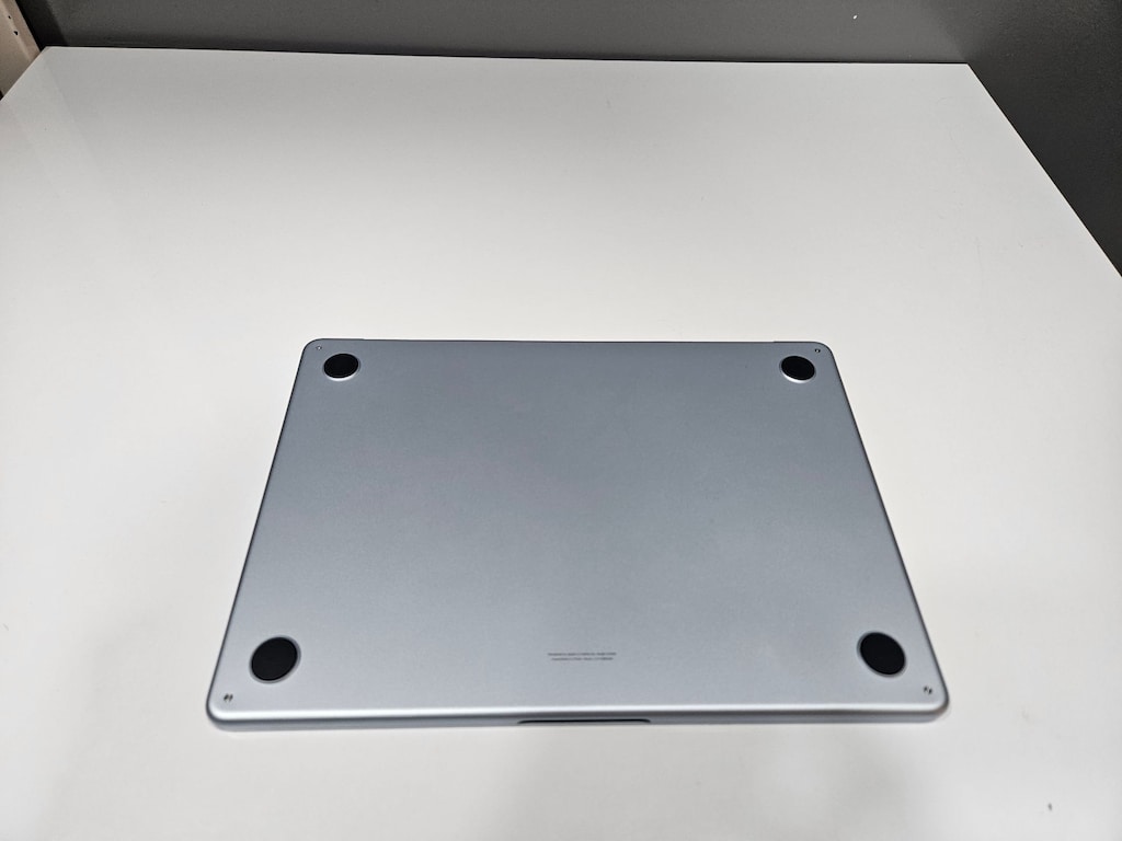 MACBOOK AİR M4 + 13 İNÇ + 16 GB RAM + TEMİZ + PİL %100 - 6