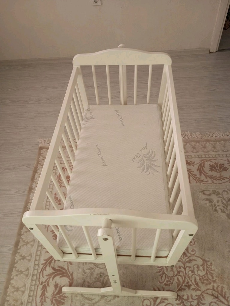 Beyaz Ahşap Sallanan Bebek Beşiği – Yatağıyla Birlikte - 6