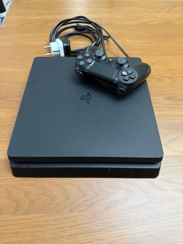 PS4 Slim 500 GB Diskli + Orijinal Kol + 4 adet oyun cd - 3