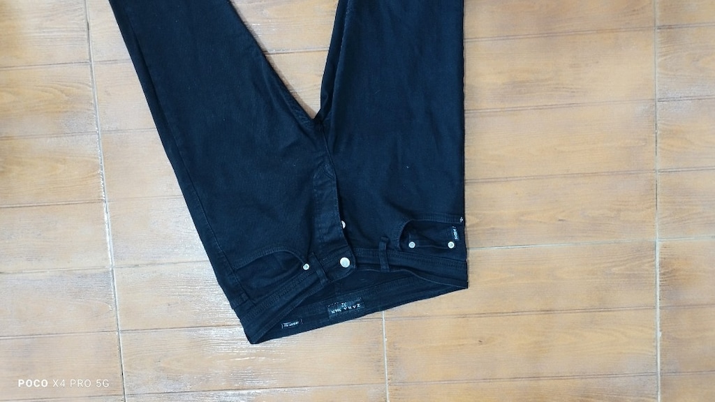 #Zara jeans pantolon..Arkasında ufak kusur..Eni çekilince 41 Boyu 96