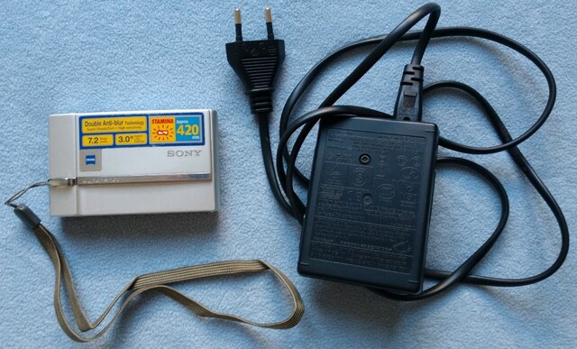 Sony cybershot. SON fiyat. aciklmayi okuyunuz ve diger urunlerde ucuza